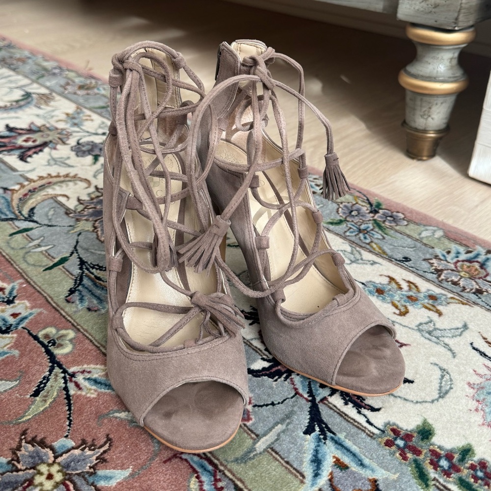 Vince Camuto Sandria Peep Toe Sandal Heels - Size 5.5